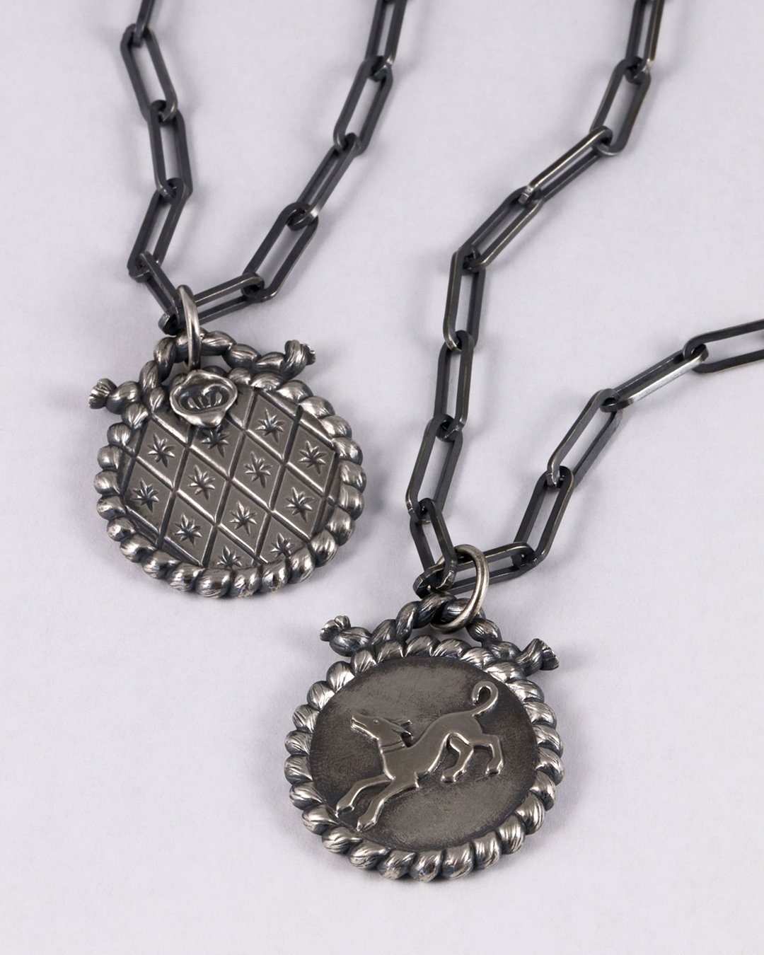The Hound Pendant | Dichotomie